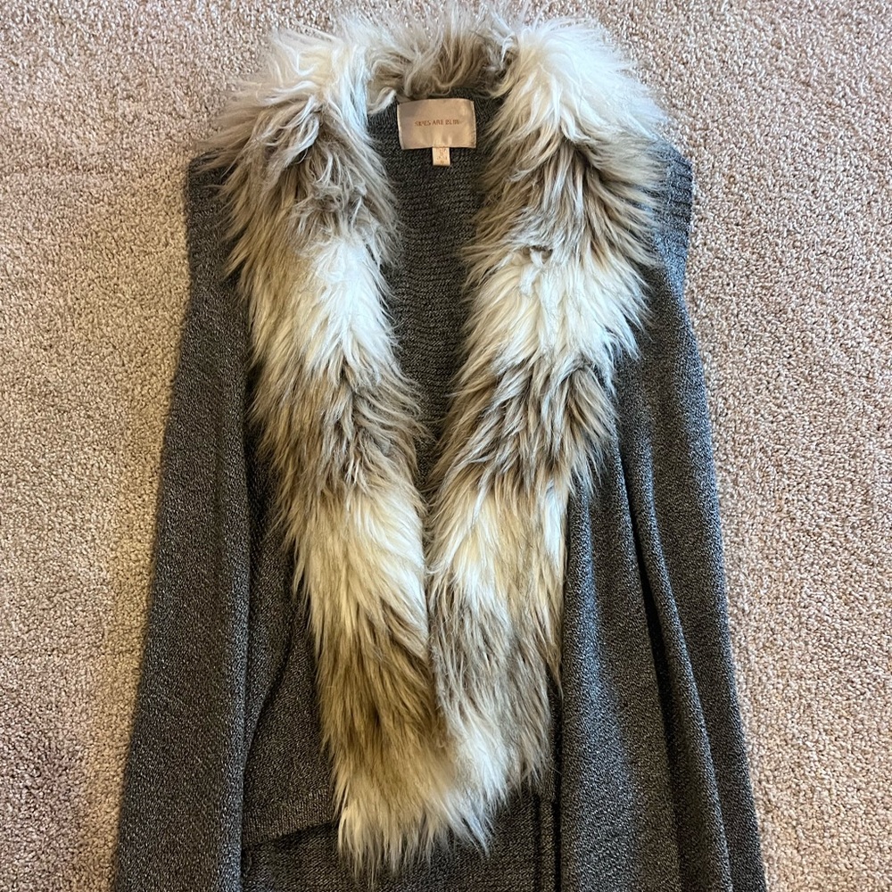 Vest with fur